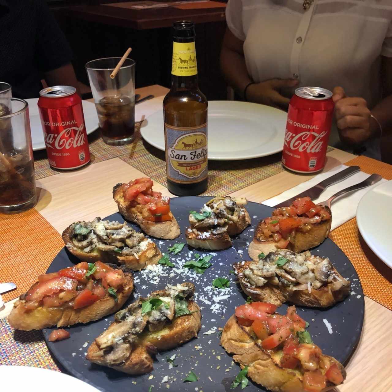 Entradas Calientes - Bruschetta Mixta