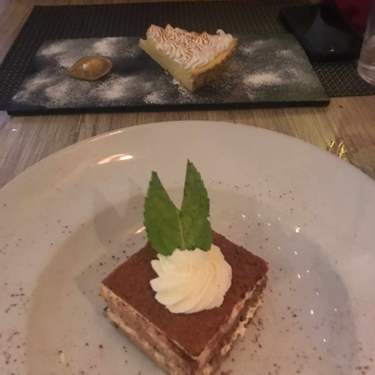 Tiramisú y pie de limón