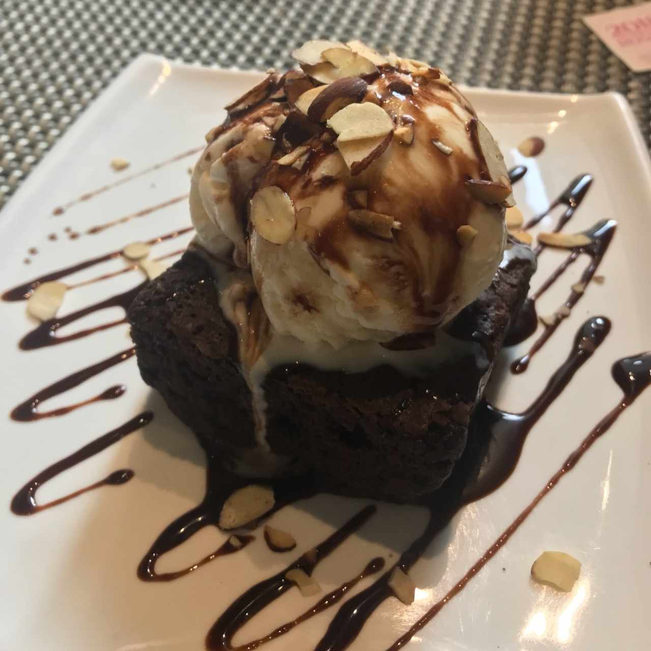 Postres - Brownie con Helado