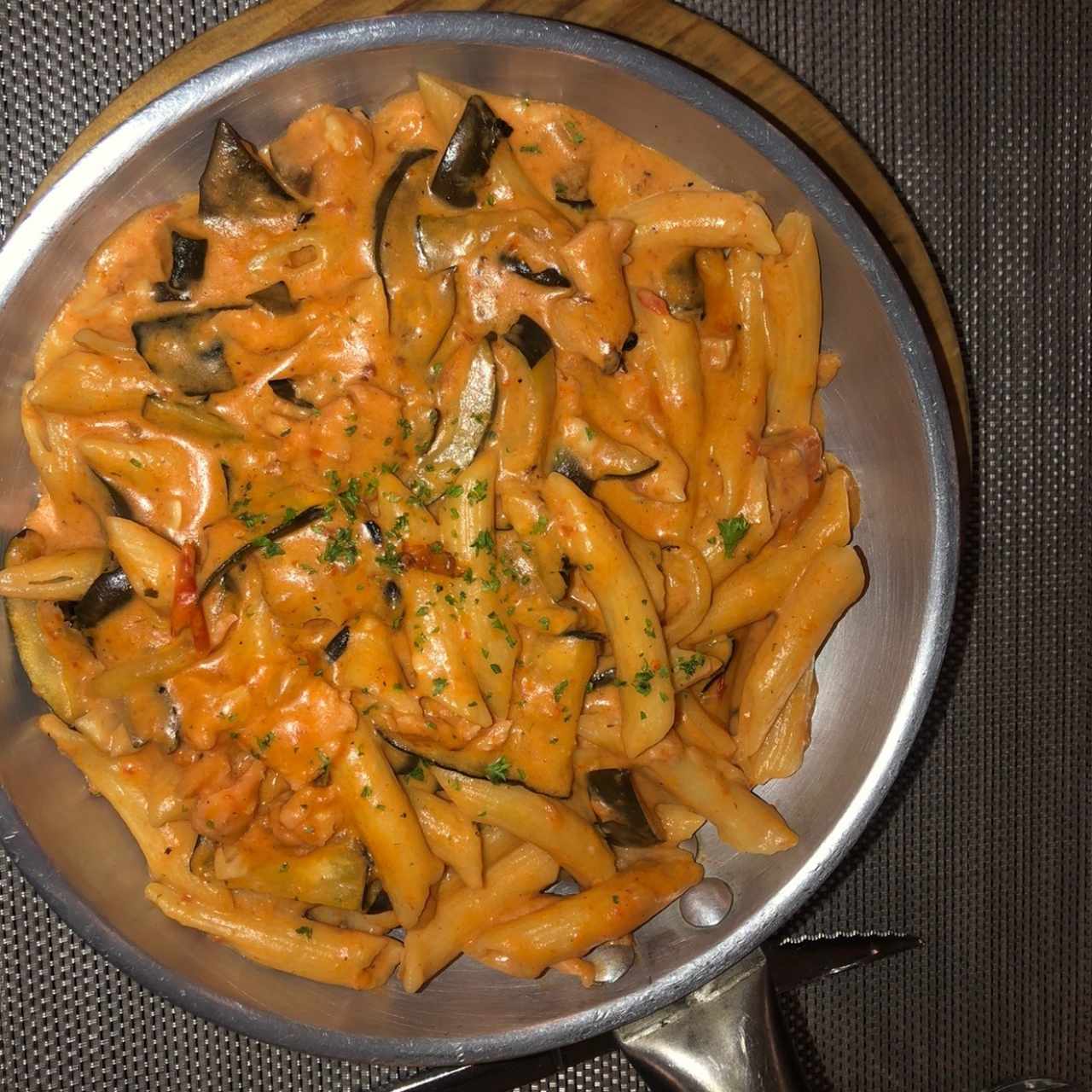 Penne con Salmón y Zucchinni 