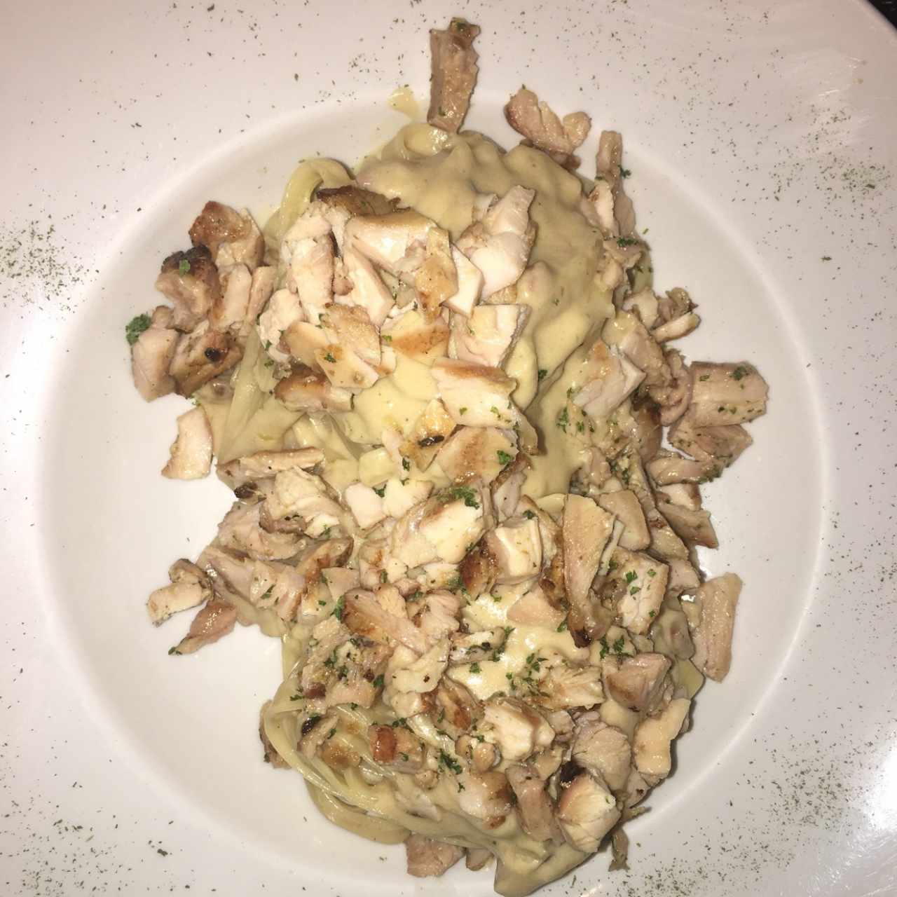 Fettuccine a la Strega con pollo