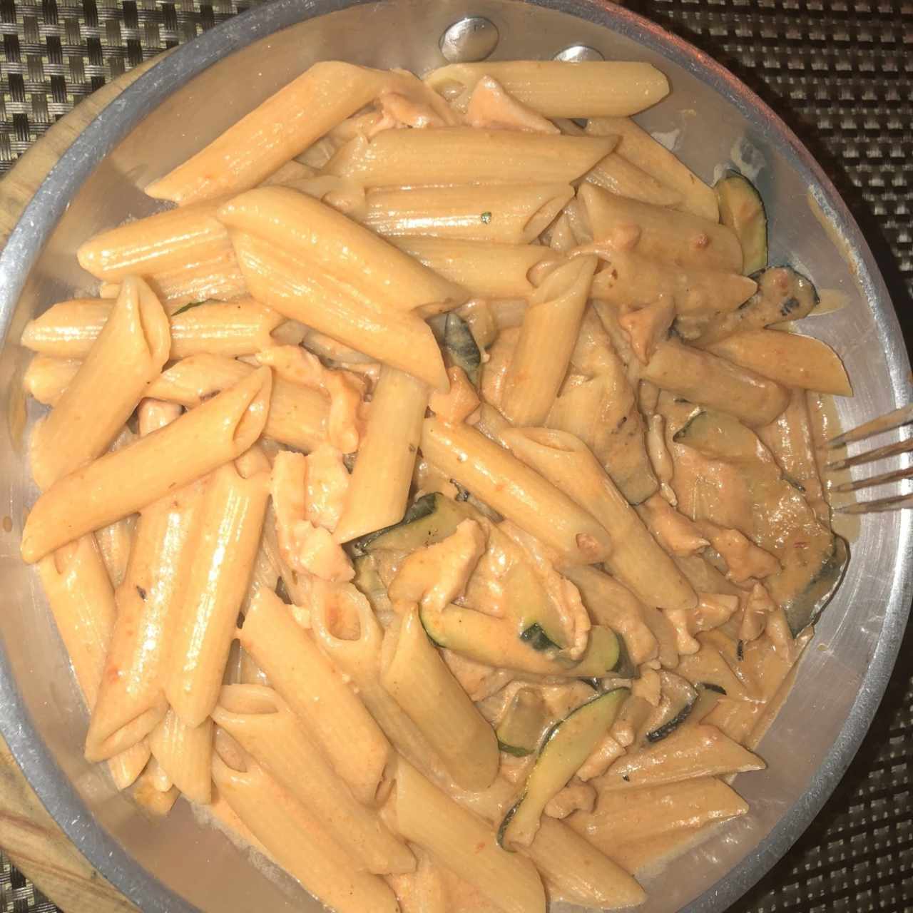 Penne con Salmon y Zuchinni