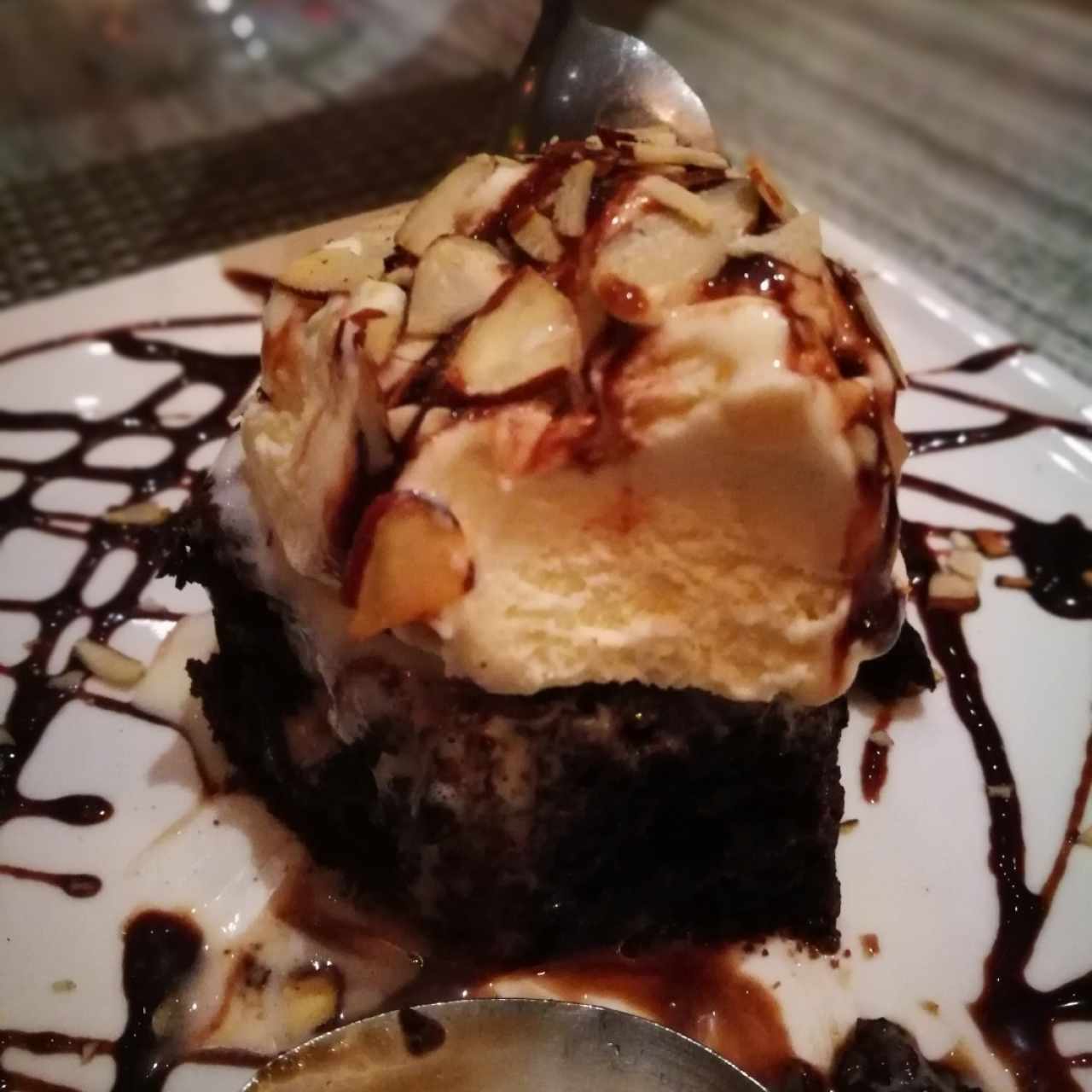 Postres - Brownie con Helado