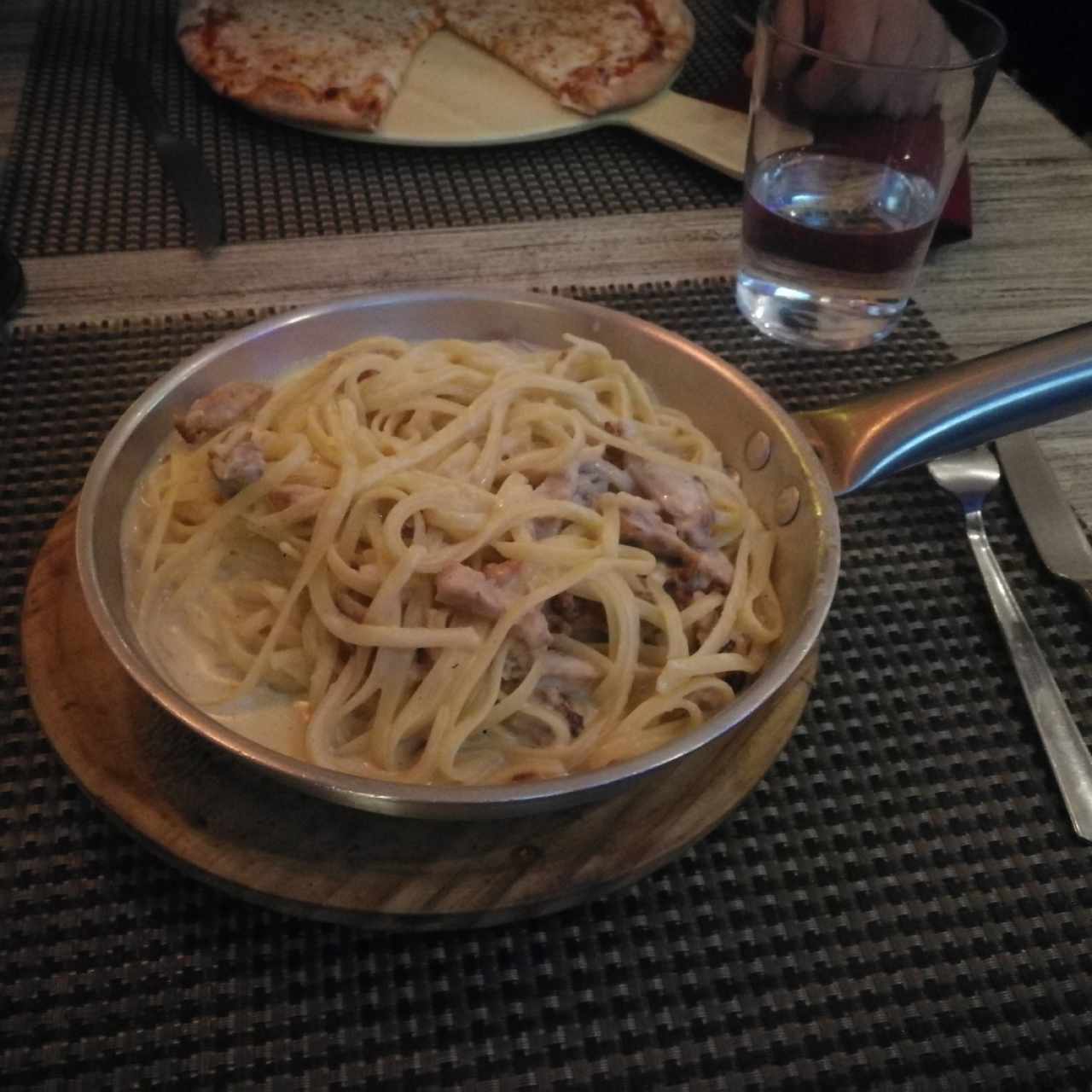 Linguini a la 4 quesos con pollo