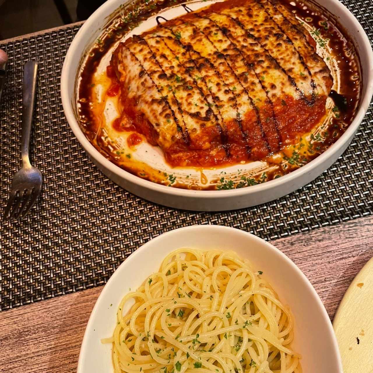 Milanesa de carne con spaghetti al olio 