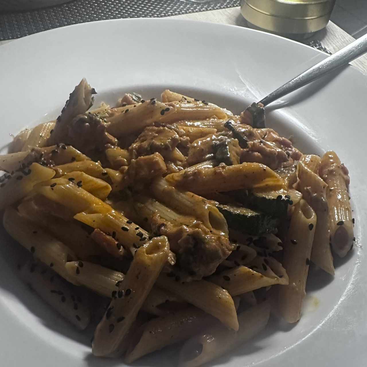 Penne con salmon y zuchini 