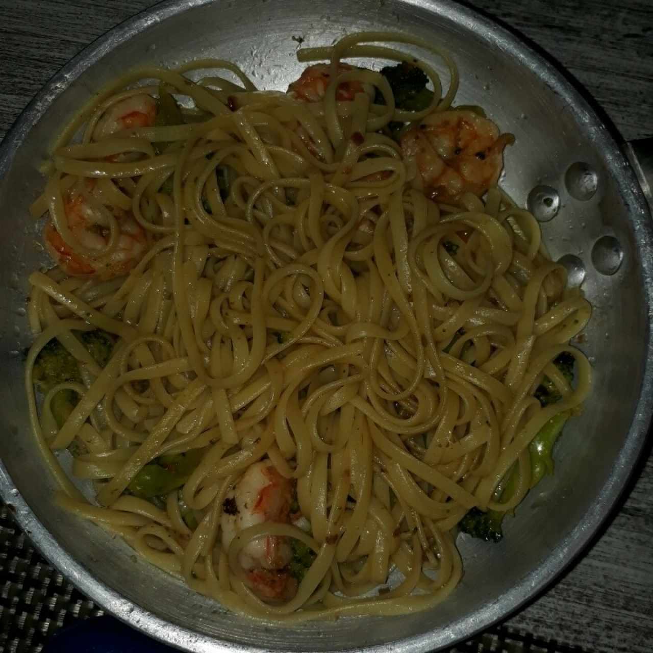 Linguini con Camarón y Brócoli