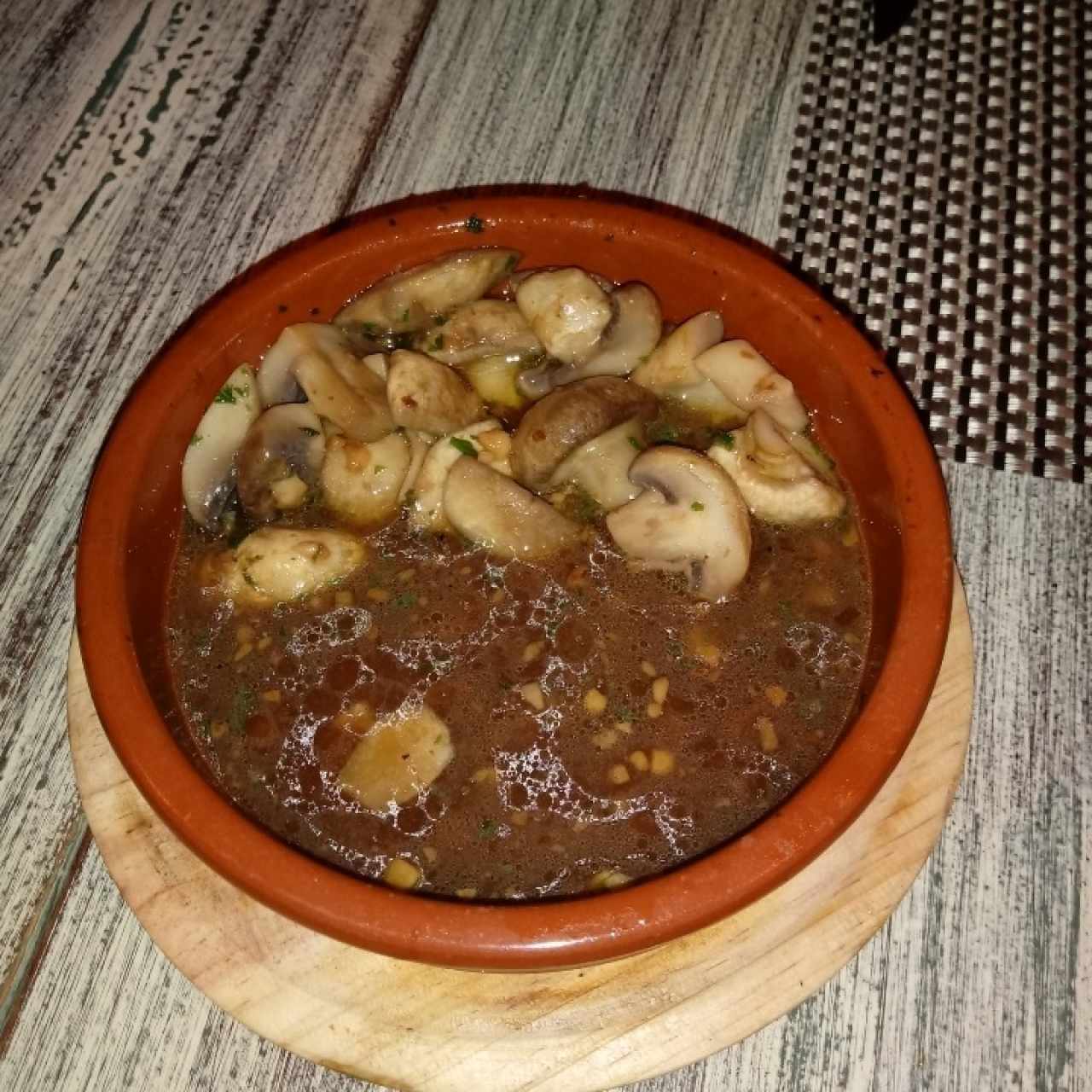 Champiñones al ajillo