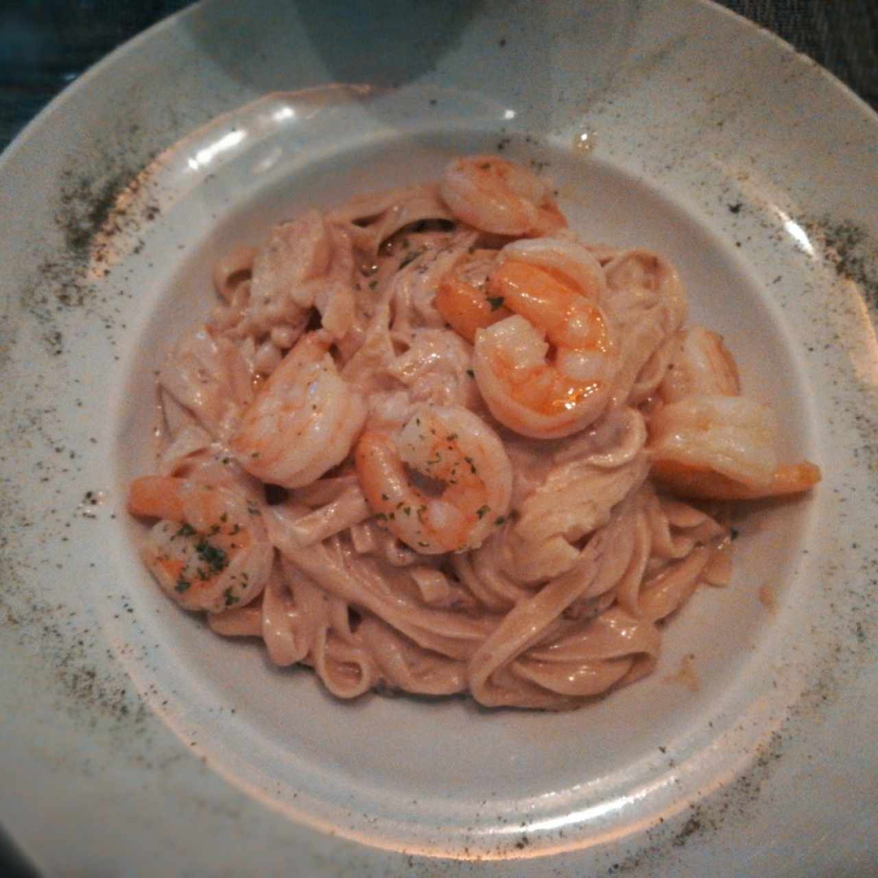 Fettuccine a la Strega con camarones