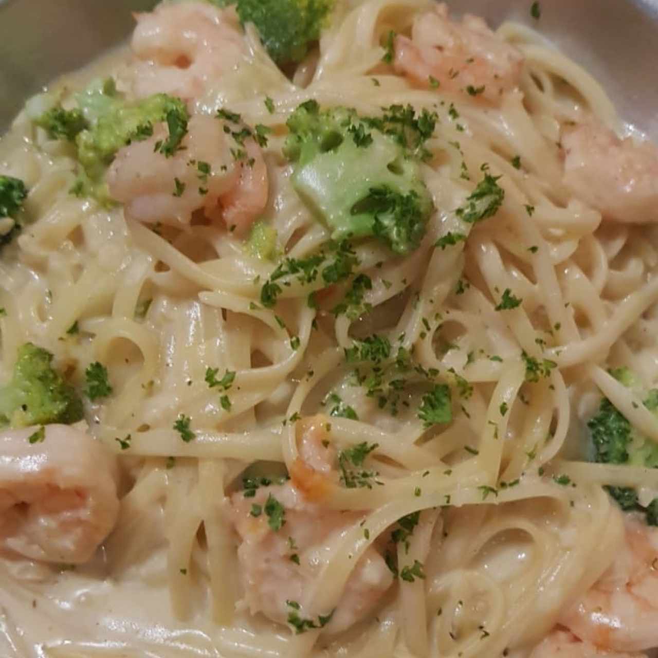 Linguini con Camaron y Brócoli