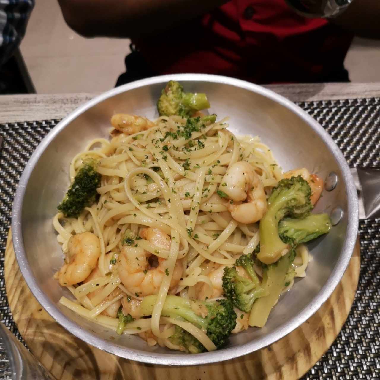 Linguini con Camaron y Brócoli