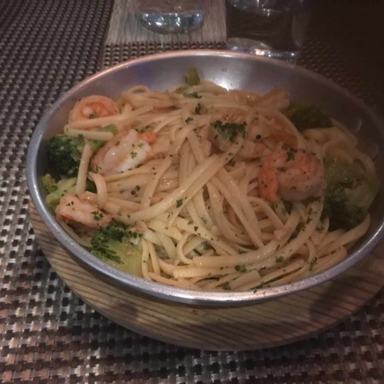 Linguini con Camaron y Brócoli