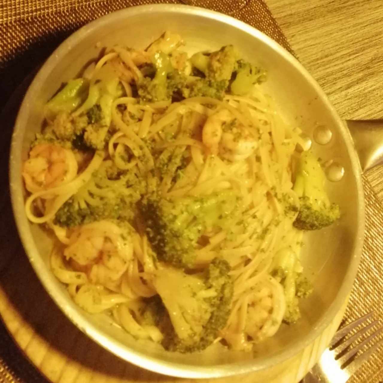 Linguini de Camarones y Brócoli