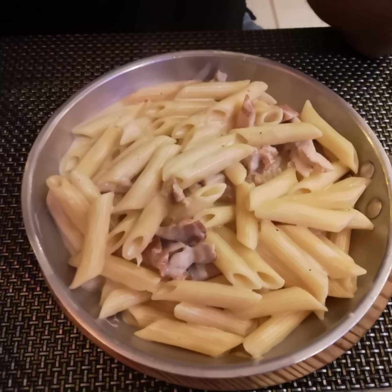 pene con crema y pollo