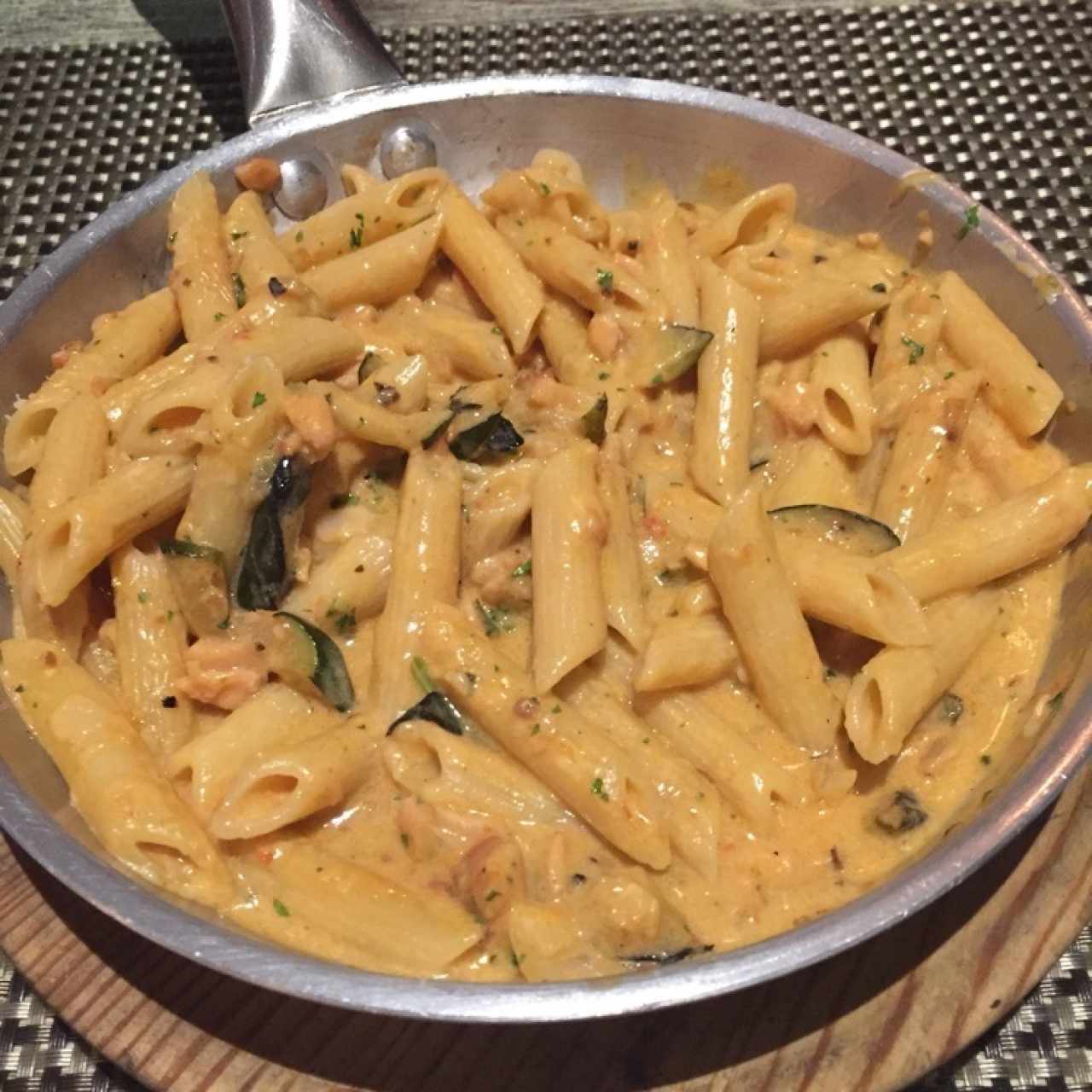 Penne con Salmon y Zuchinni