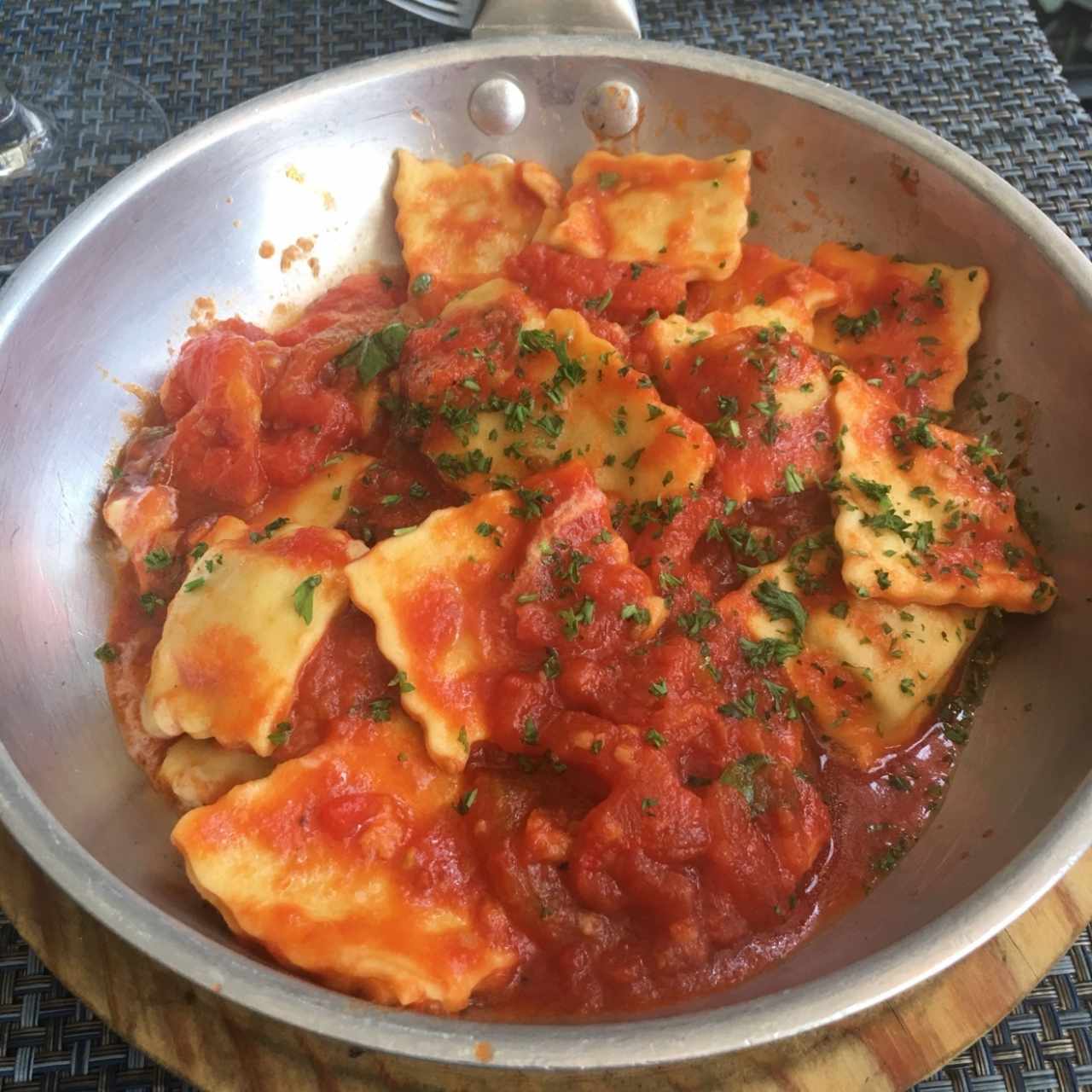 Ravioli de Carne Salteado Al Fileto Di Pomodoro