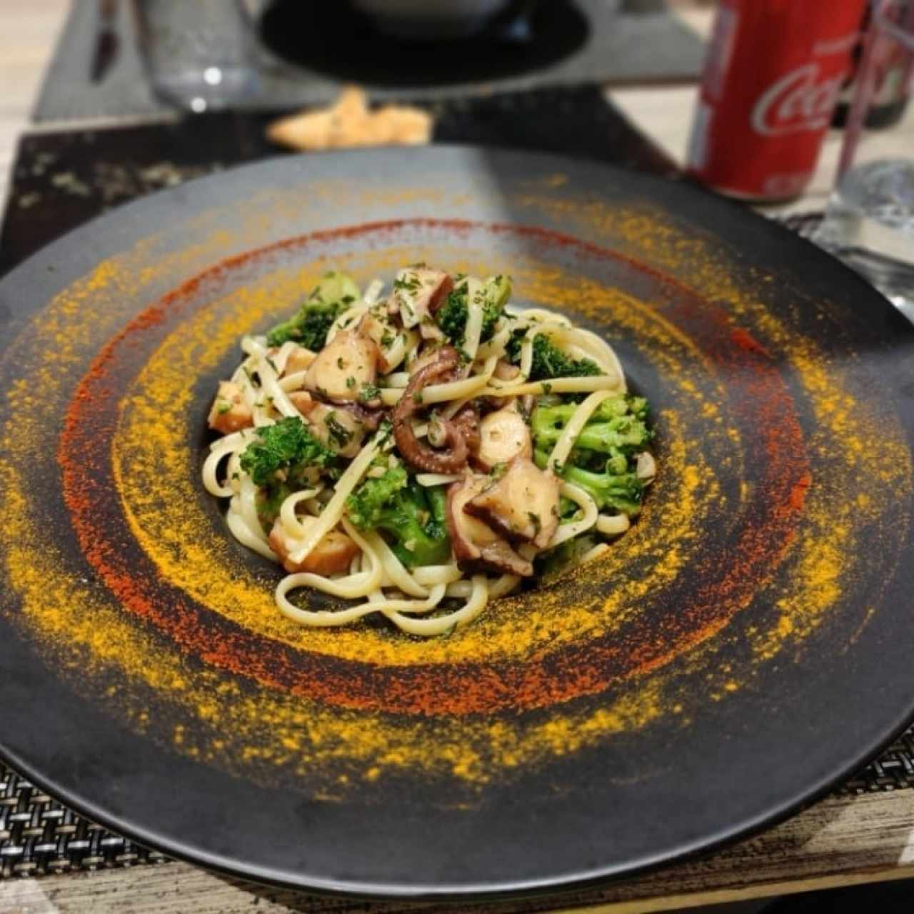 Linguinni pulpo y brócoli 