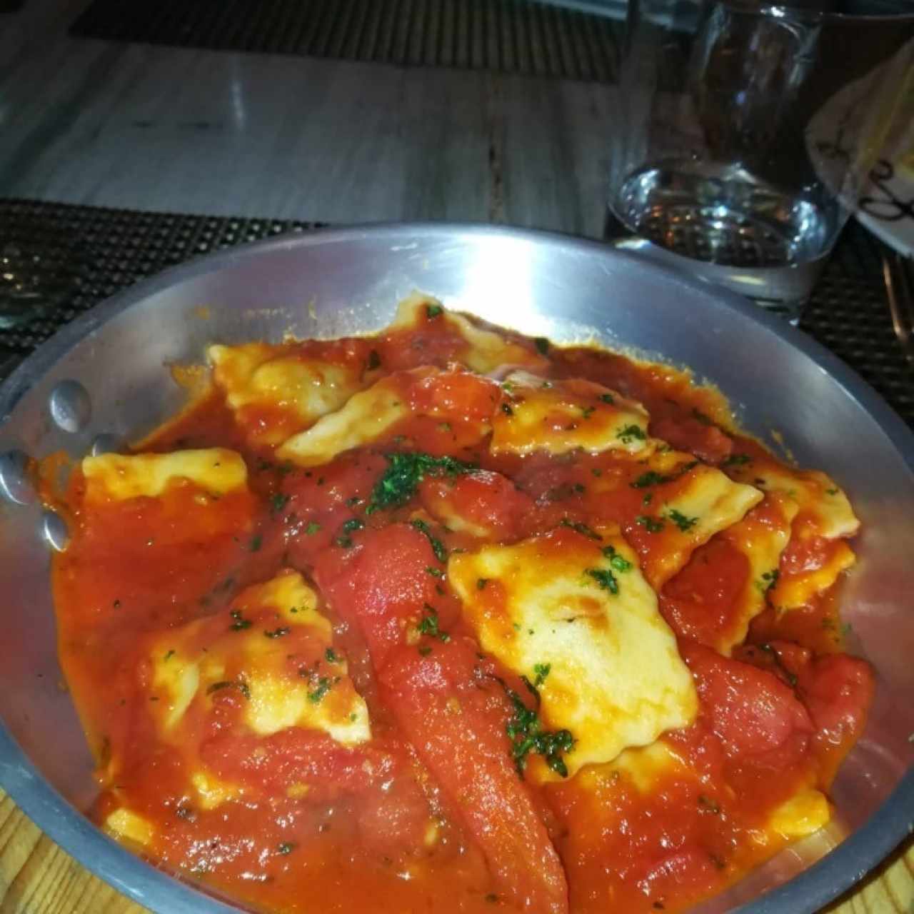 Ravioli de Carne Salteado Al Fileto Di Pomodoro