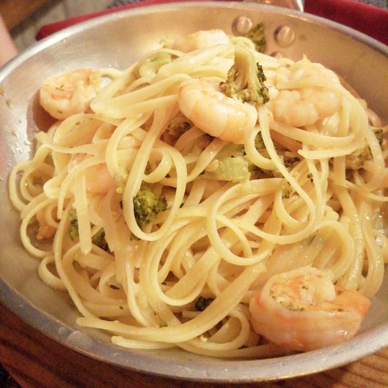 Linguini con Camaron y Brócoli