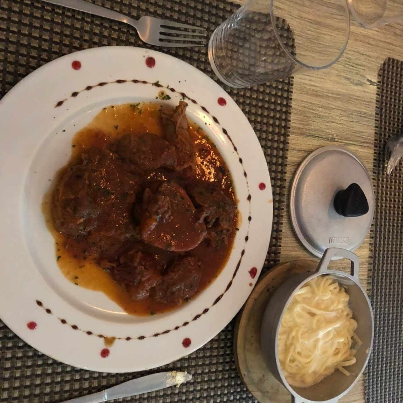 Ossobuco de Res con Linguini a la Crema