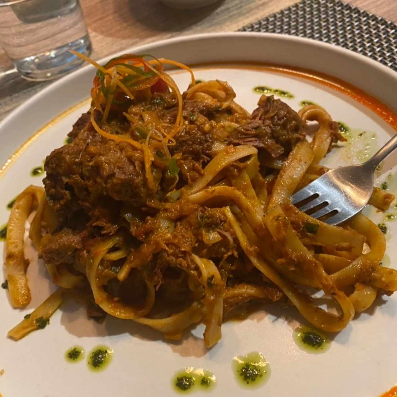 Pasta con cordero, fue recomendada por el mesero pero el precio vs el sabor no estaban acorde. 