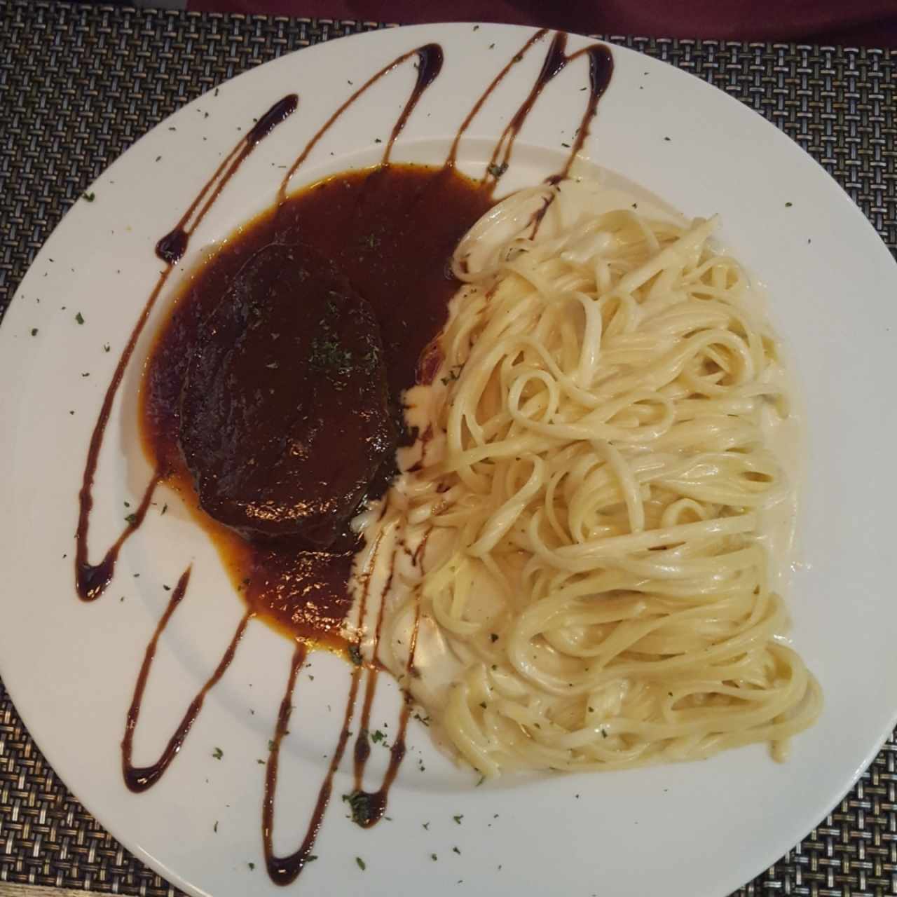 entrecotte con linguini 4 quesos