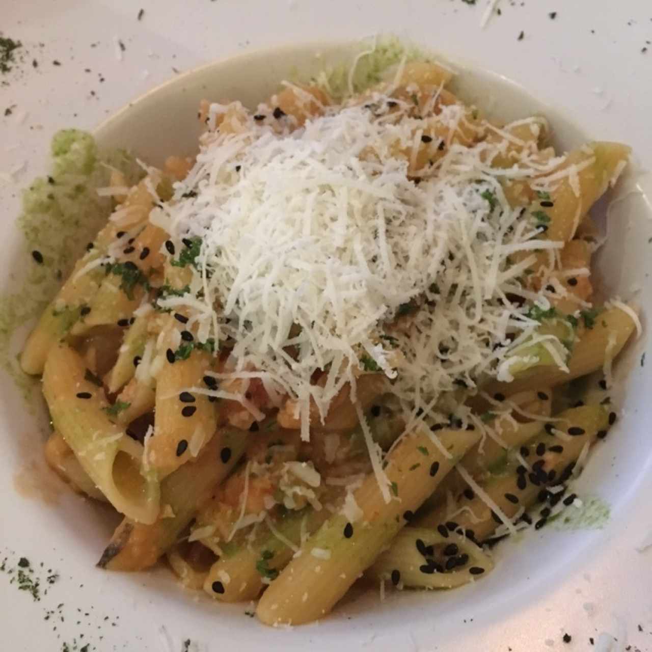 Penne con Salmón y Zucchini