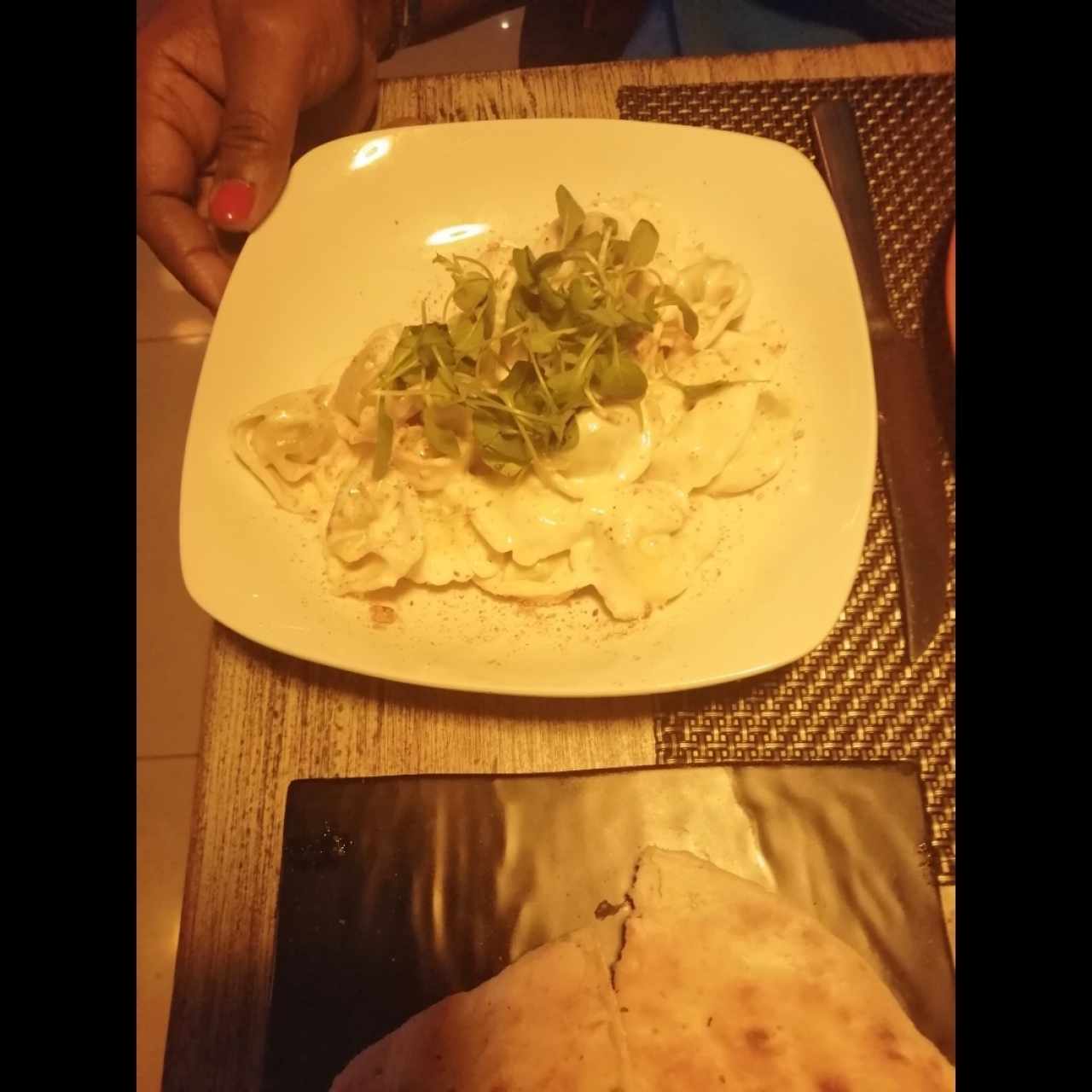Tortelini en salsa blanca