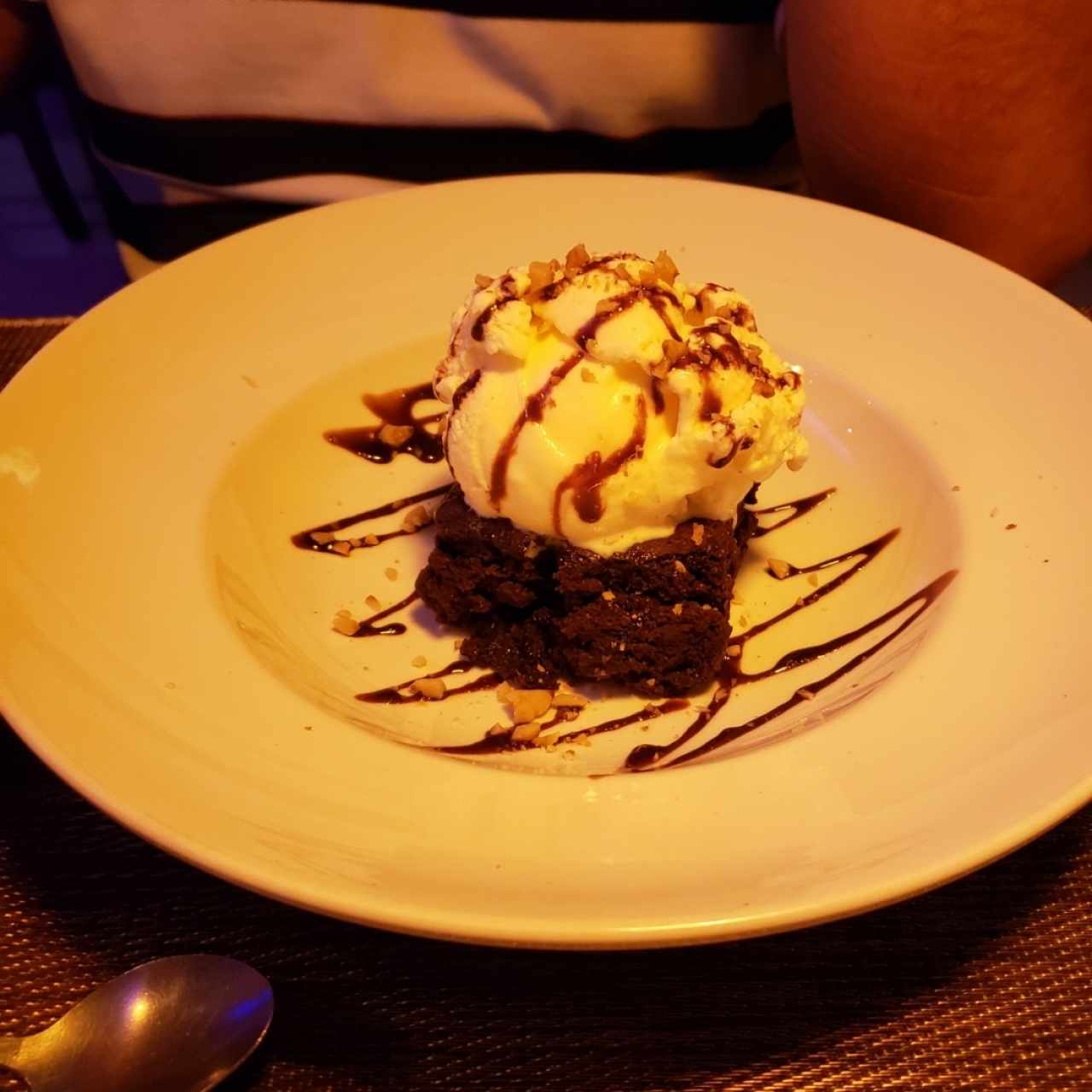 Browni con helado