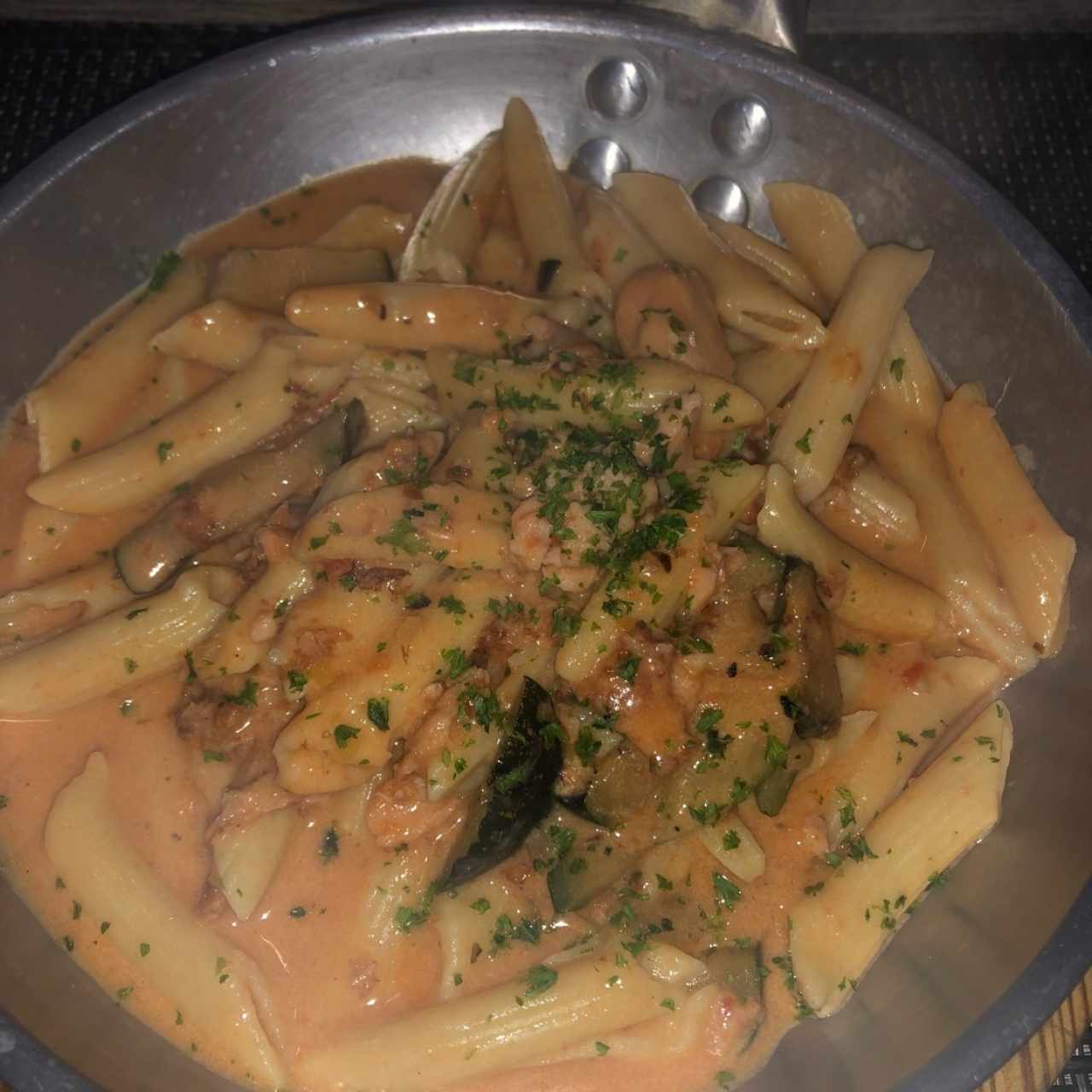 penne con salmon y zuchinni