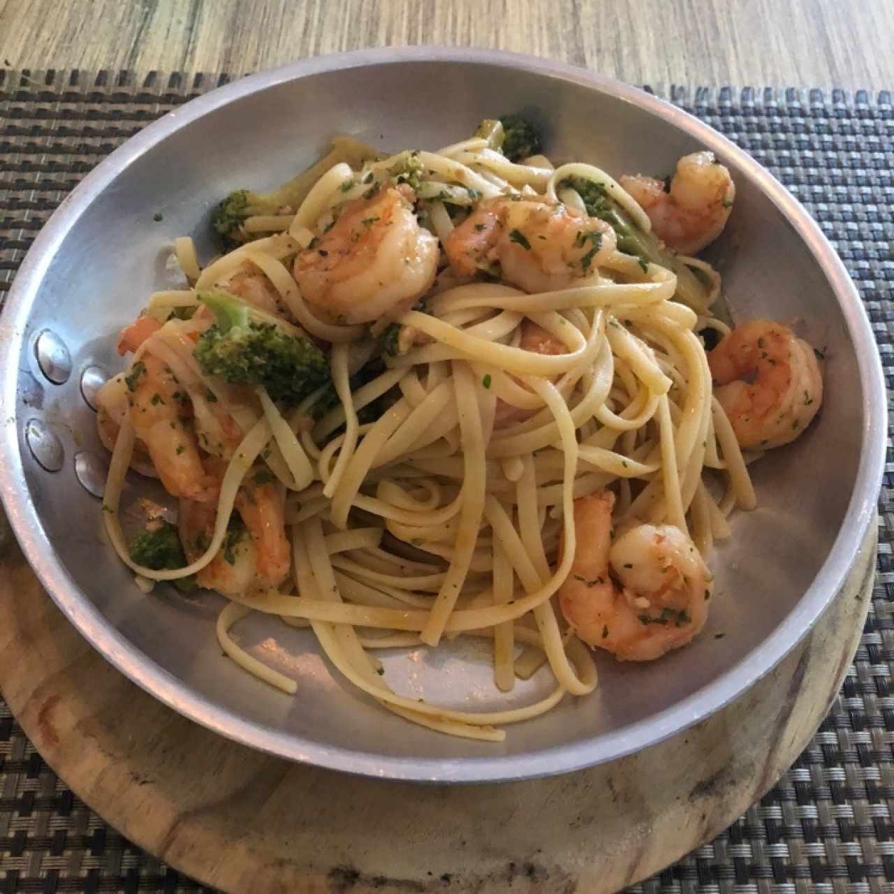 Linguini con Camaron y Brócoli