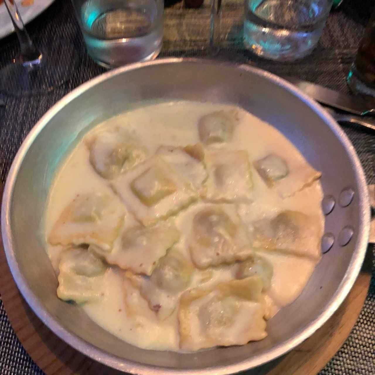 Ravioli de Carne Salteado Al Fileto Di Pomodoro