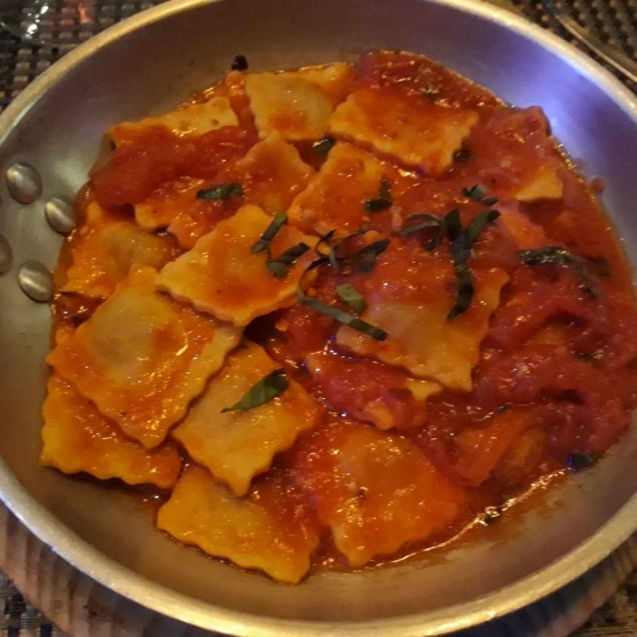 Ravioli de Carne Salteado Al Fileto Di Pomodoro