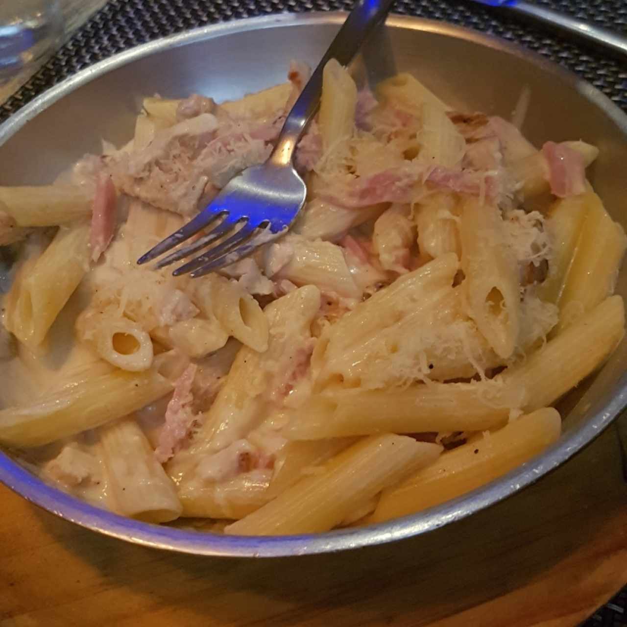 Penne alfredo con Pollo