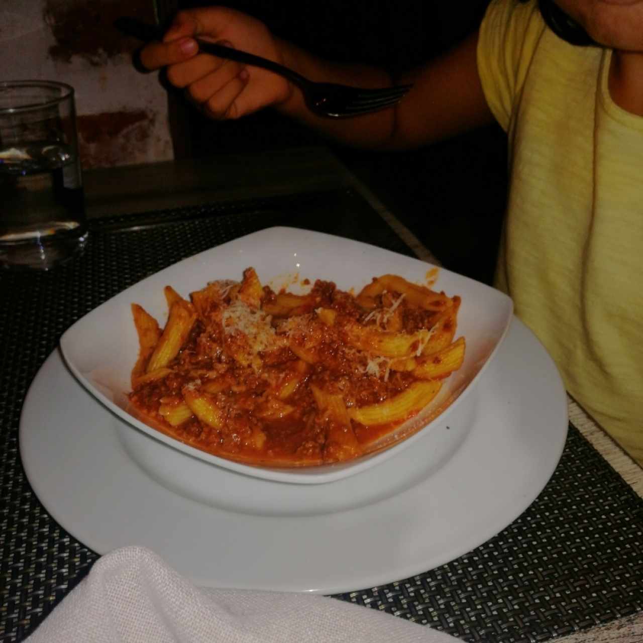 Penne boloñesa