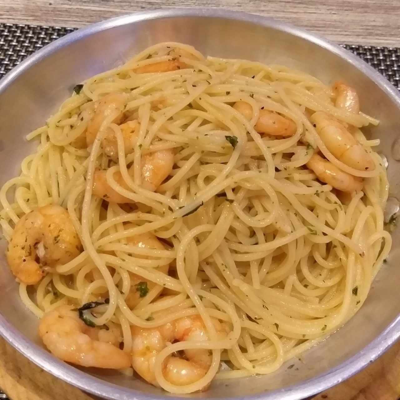 Espaguetti al oleo con camarones