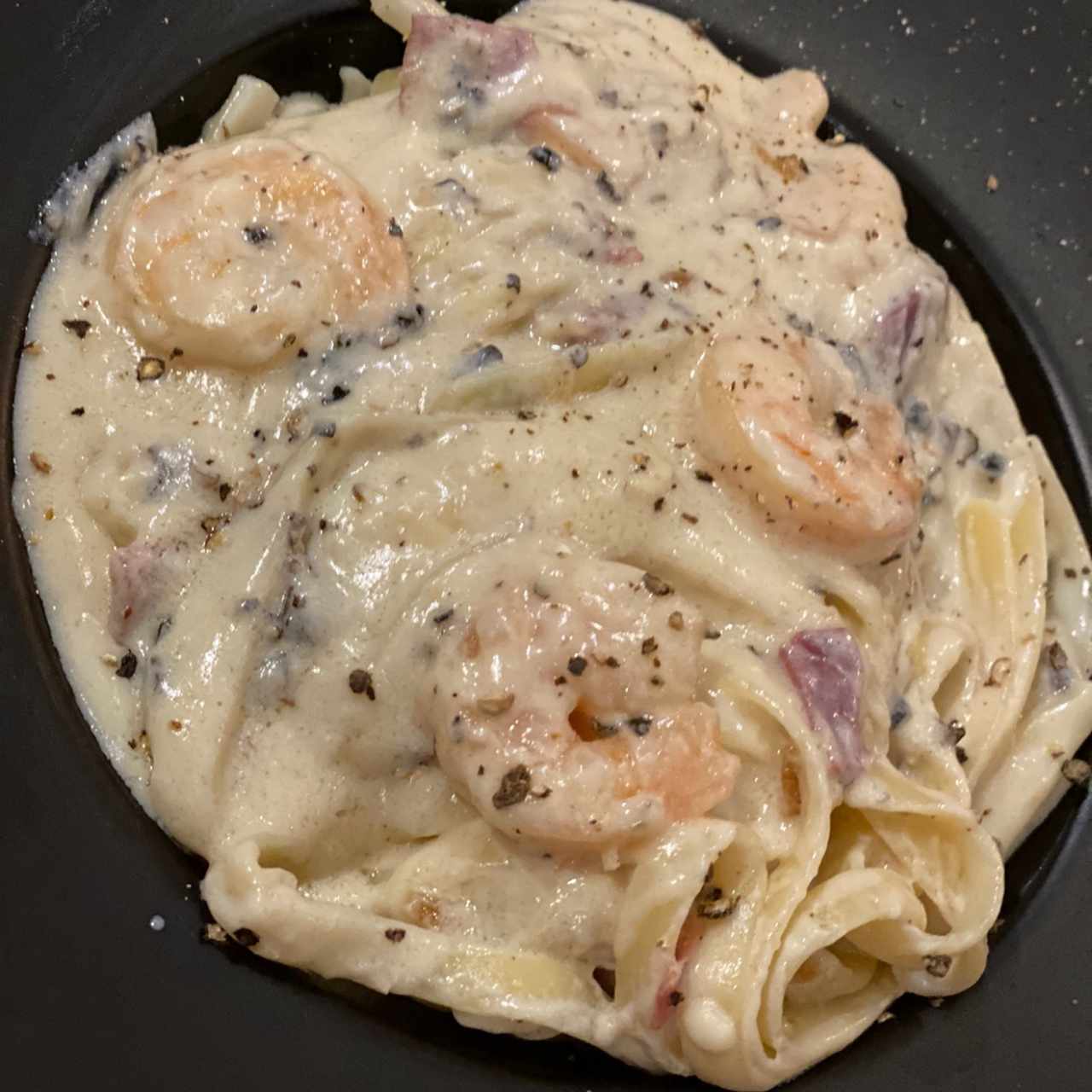 Fettuccine a la Strega con camarones