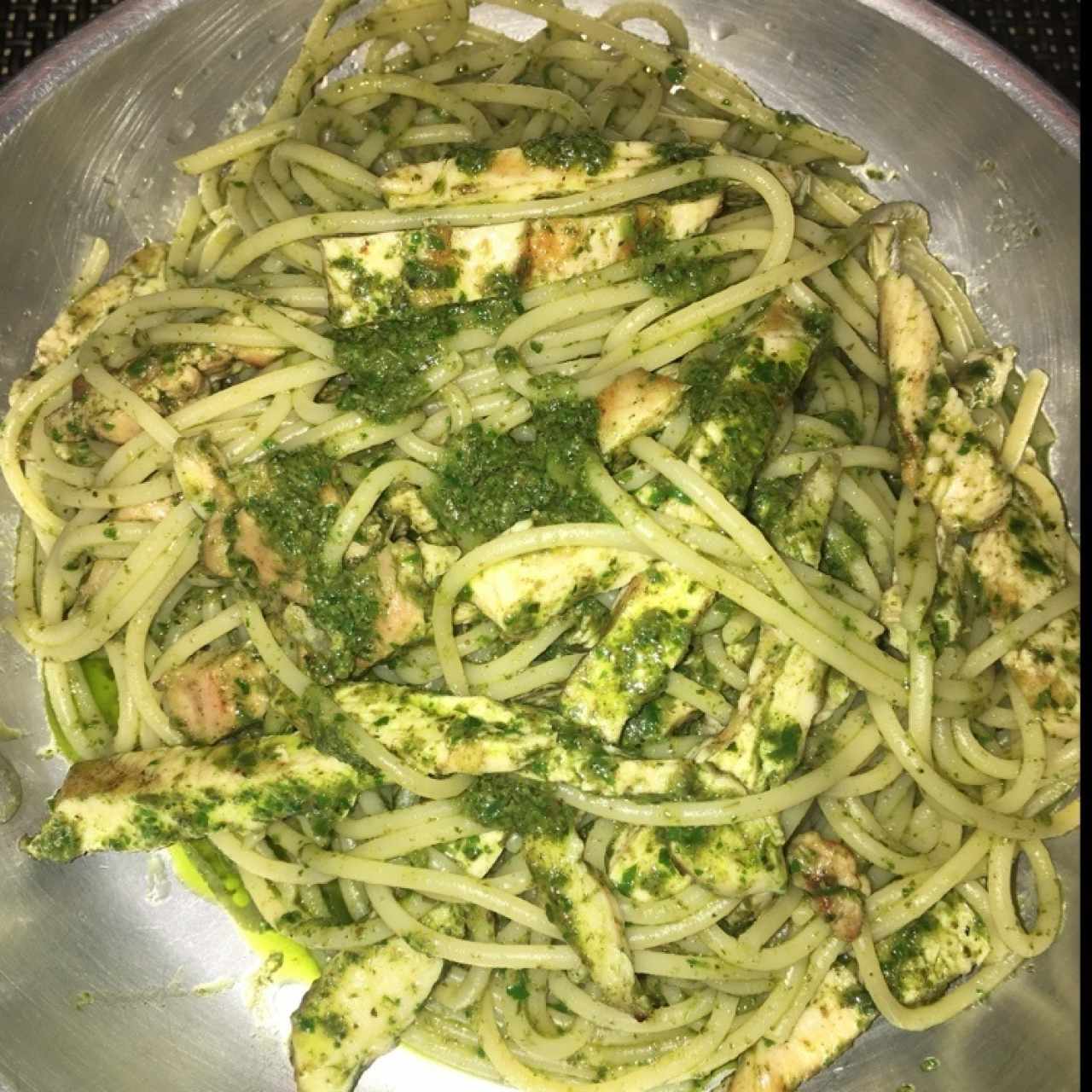 Spaghettini al pesto con pollo 