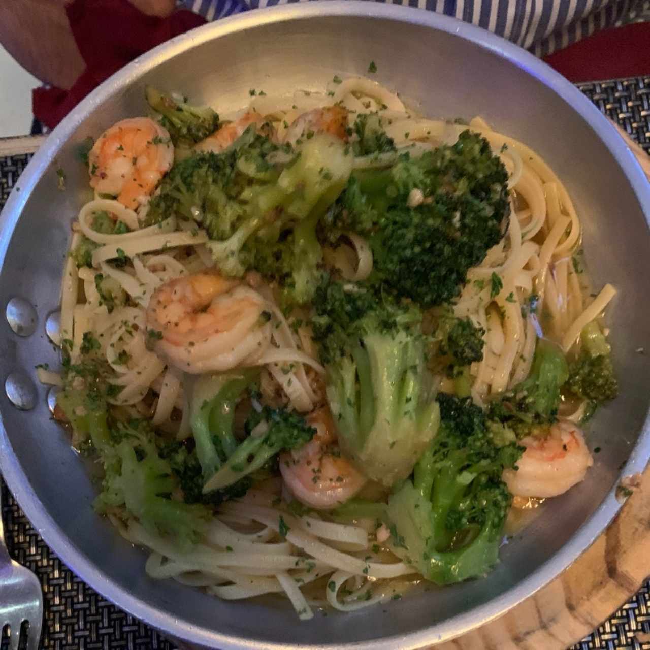 LINGUINI CON CAMARÓN Y BRÓCOLI