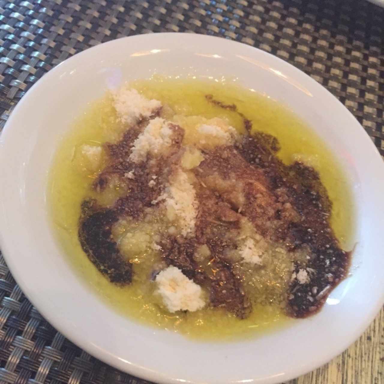 entrada queso con aceite balsamico