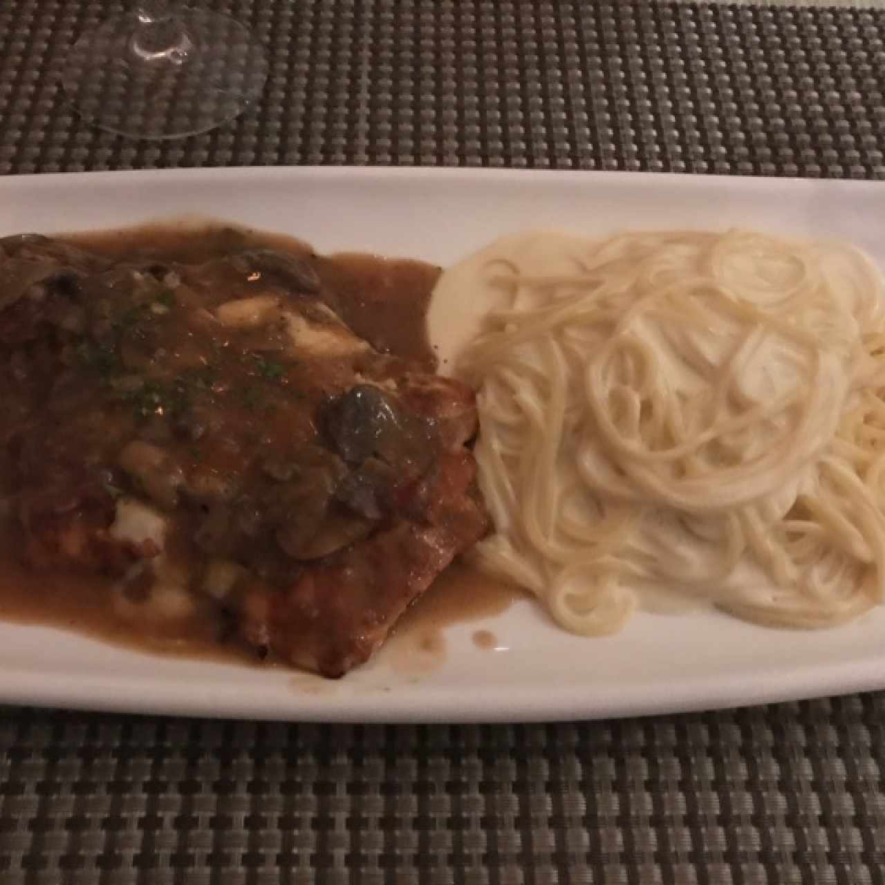 pollo al cartoccio con spaguetti a la crema 