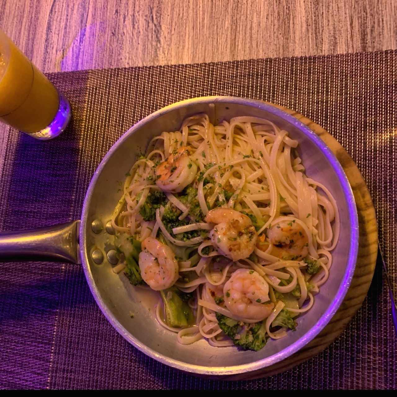 Linguini de camaron y brocoli