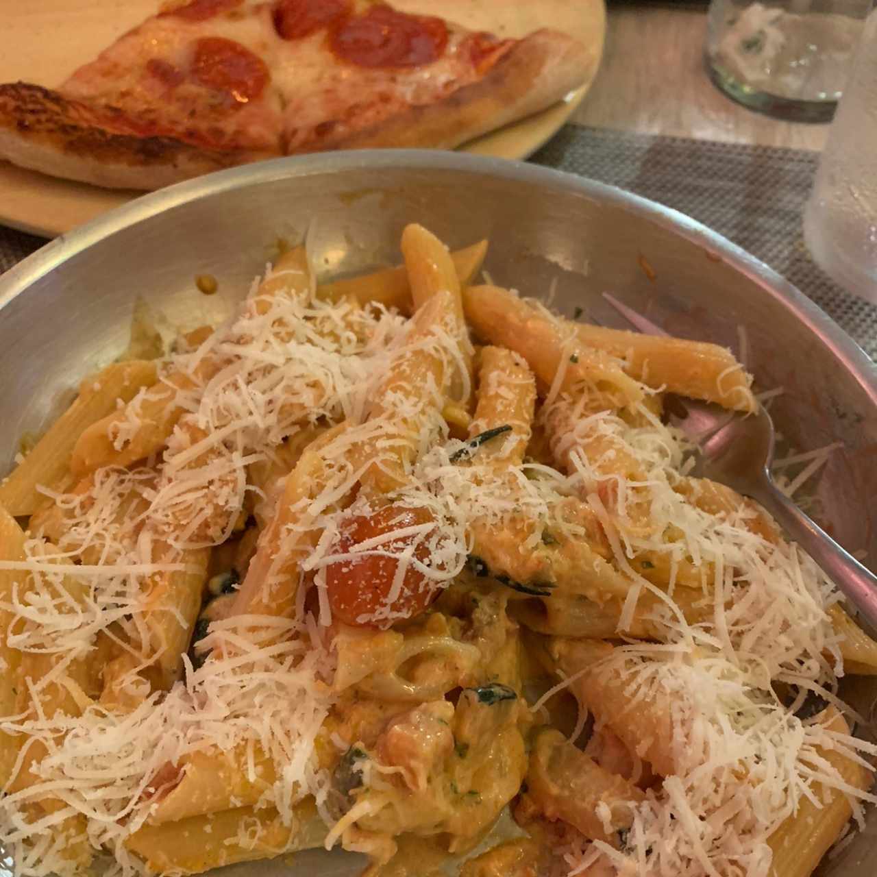 penne con salmon y zuchinni