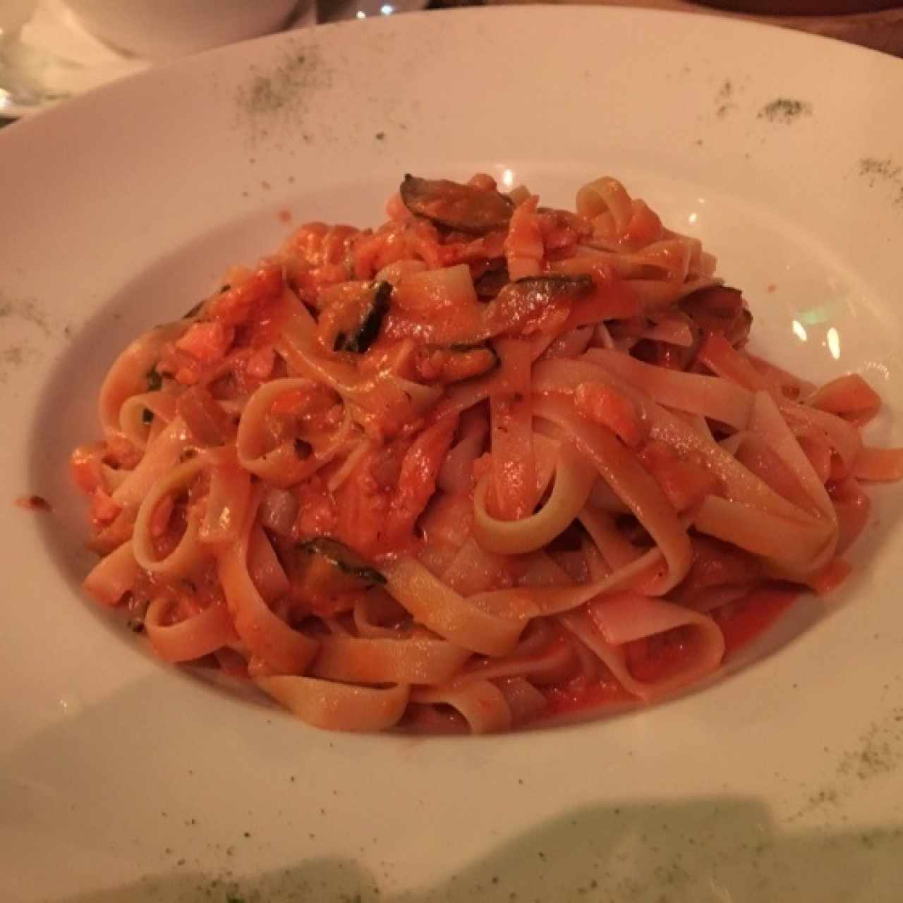 fetuccini con salmon y zukinni