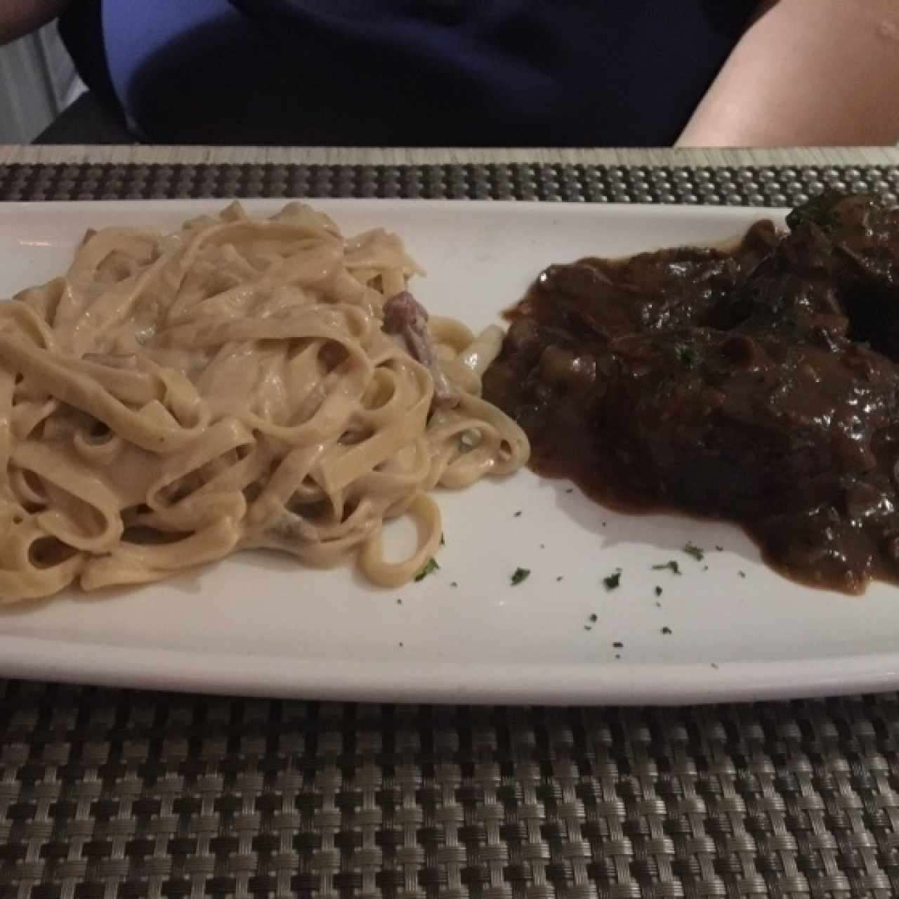 Lomito de Res en Salsa de Champiñones