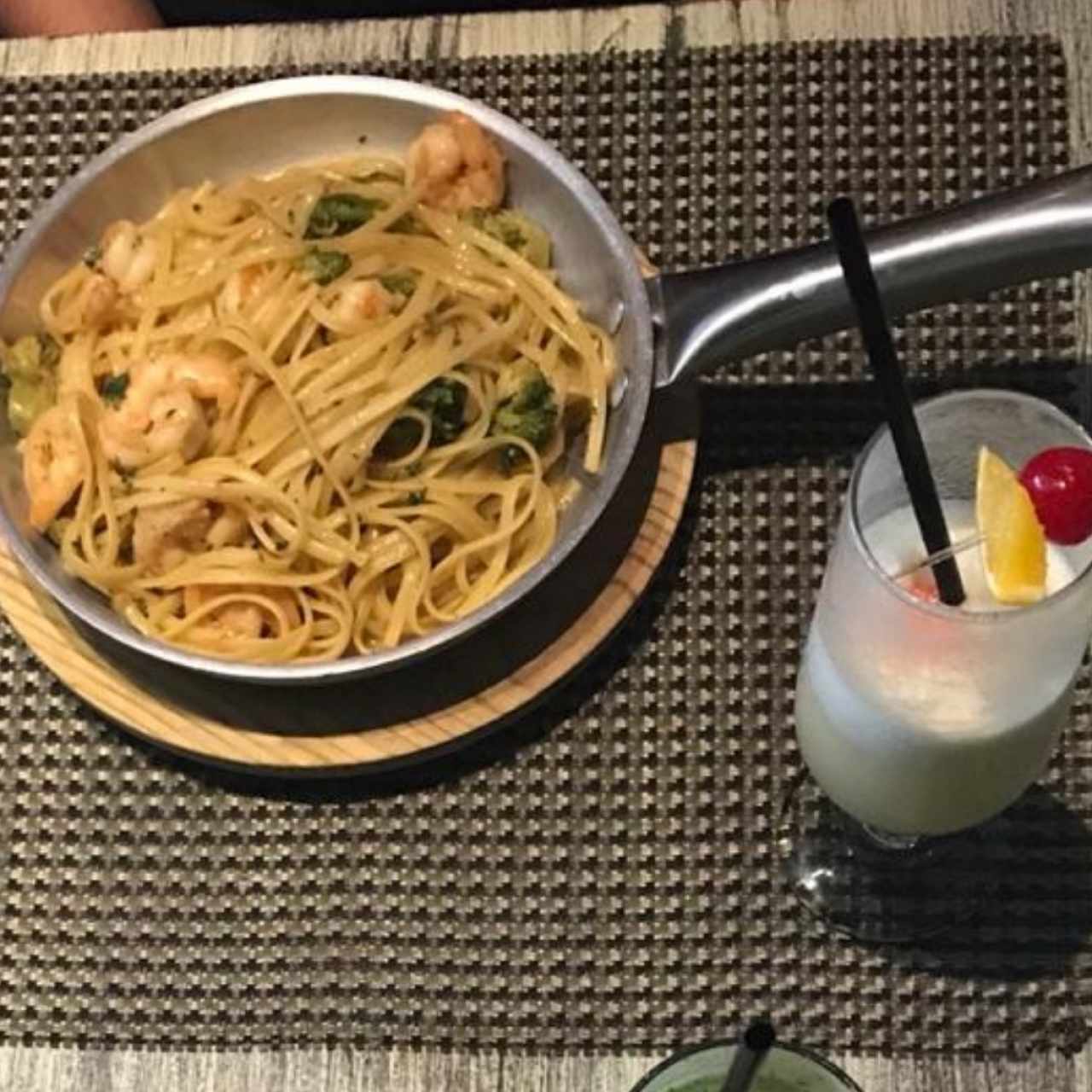 Linguini con Camaron y Brócoli