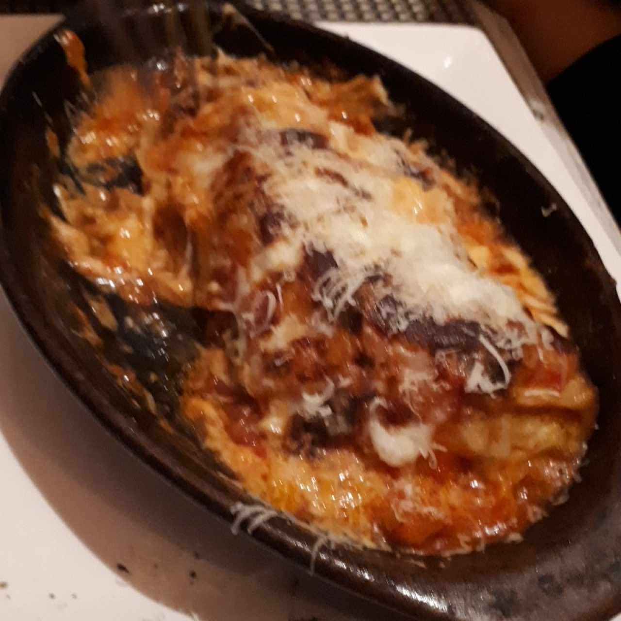 Lasagna de carne gratinada