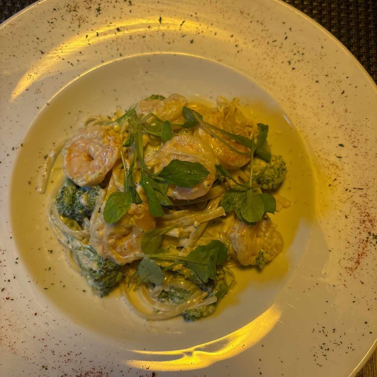 Linguinni Camarones y Brócoli a la Crema