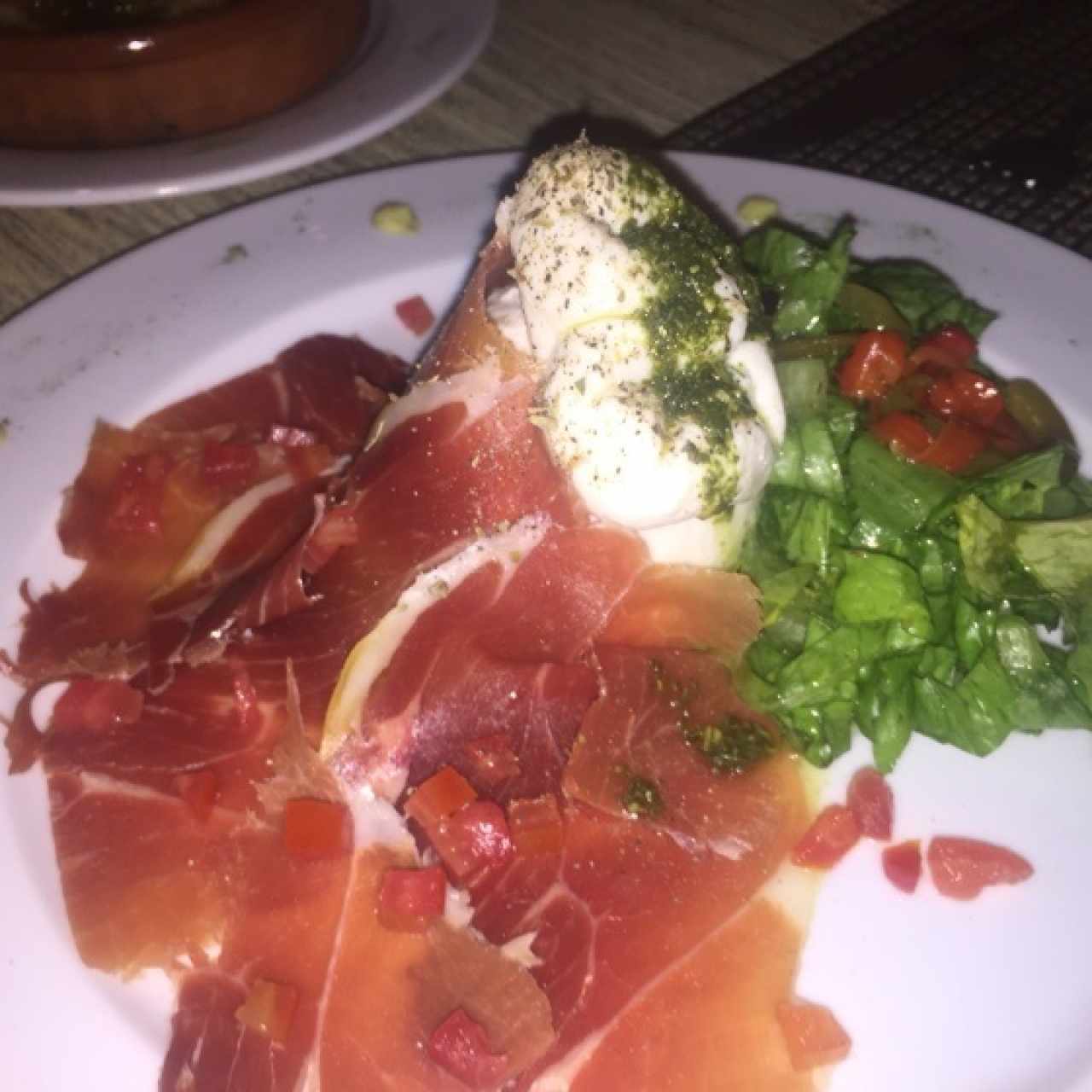 burrata con prosciutto