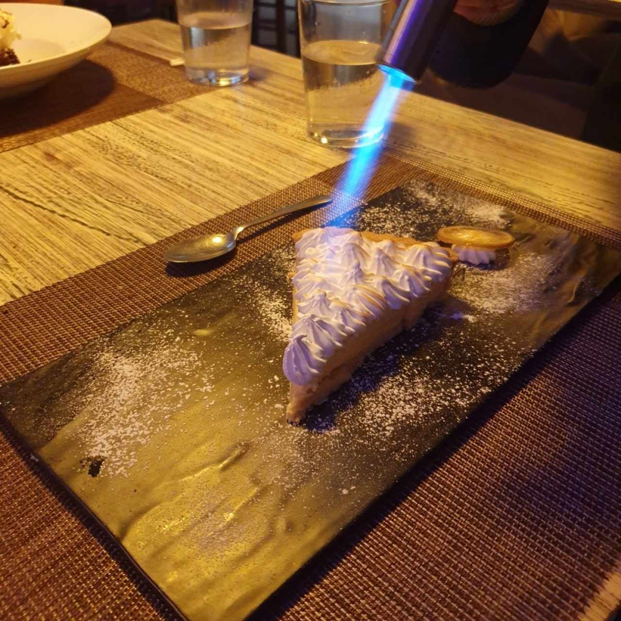 pie de limón flameado